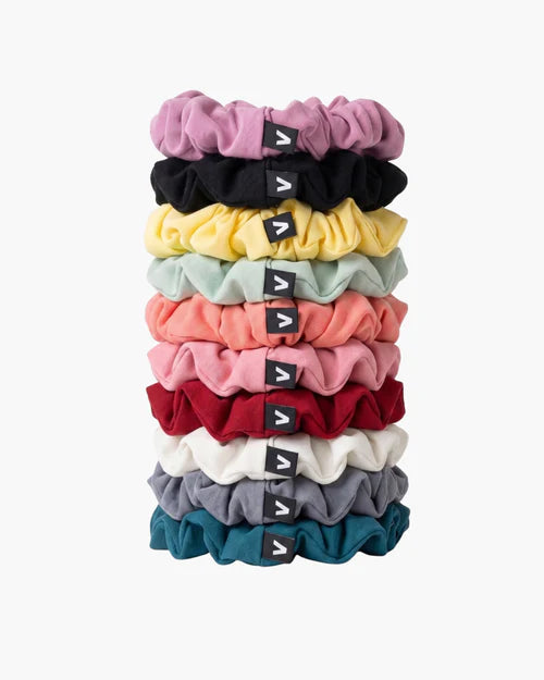 Kolorowe gumki do włosów typu scrunchie